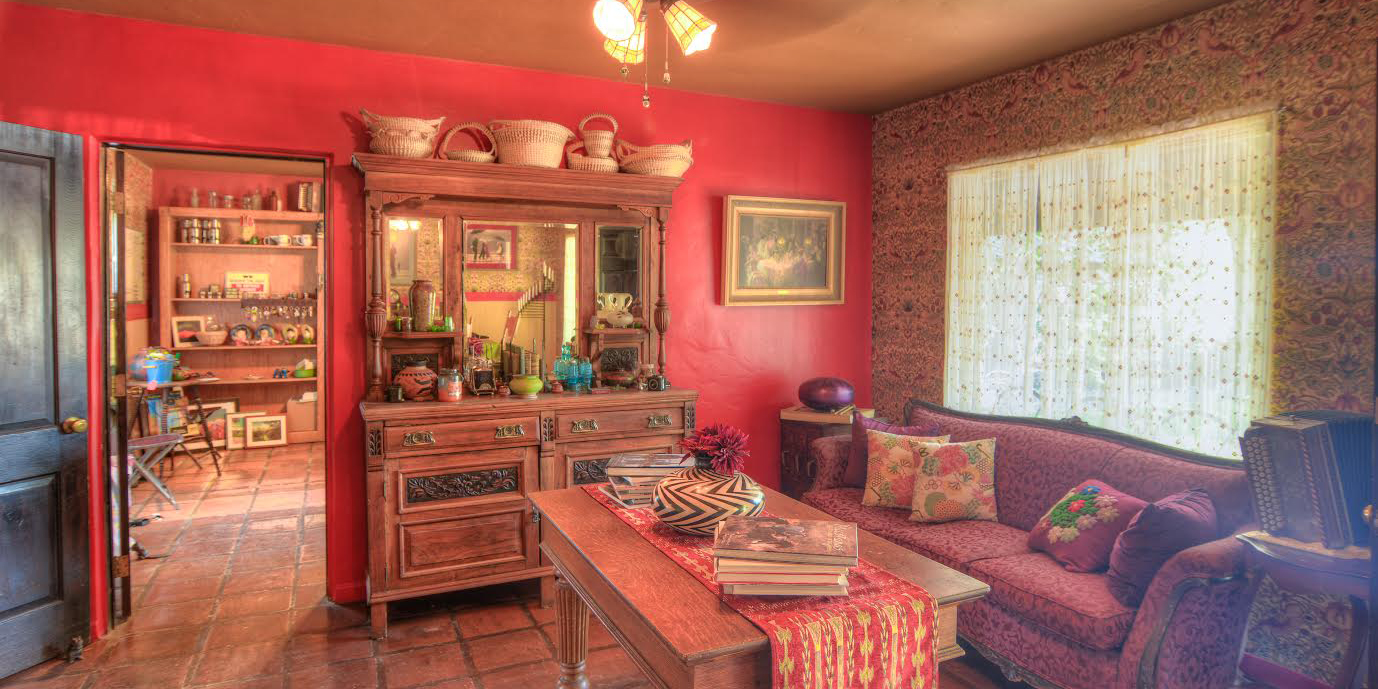 Benton hotsprings living room
